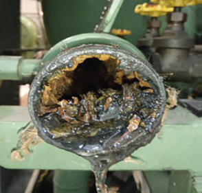 Stark verschmutztes Kühlwasserrohr